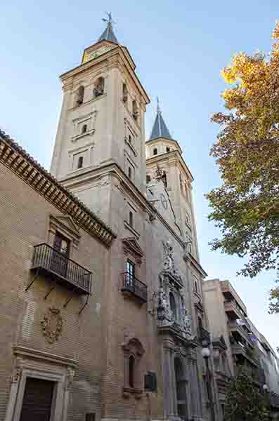 Granada 241 - basílica de Nuestra Señora de las Angustias.jpg